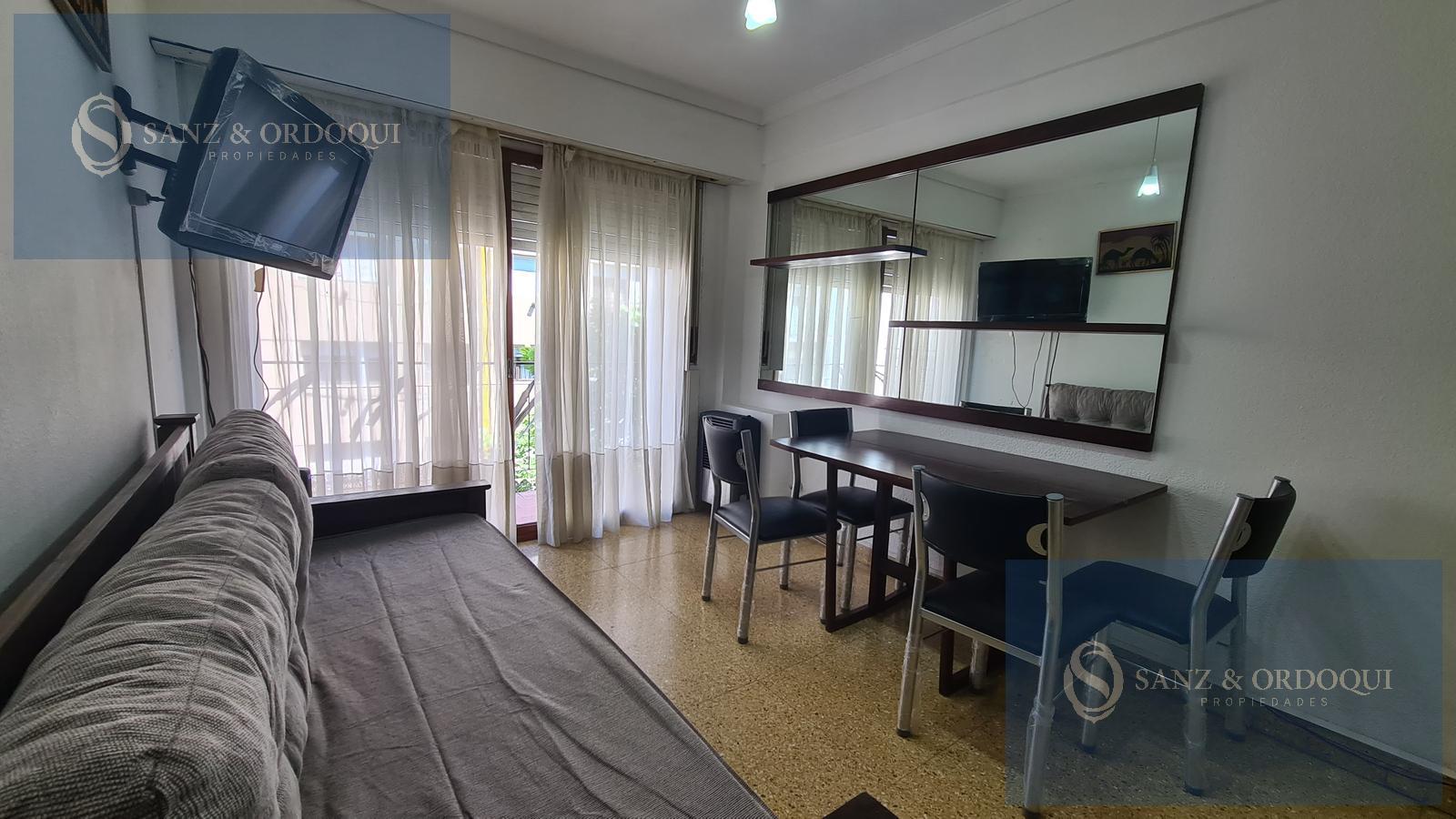 Alquiler temporario - Departamento dos ambientes con balcon - Santa fe 2046
