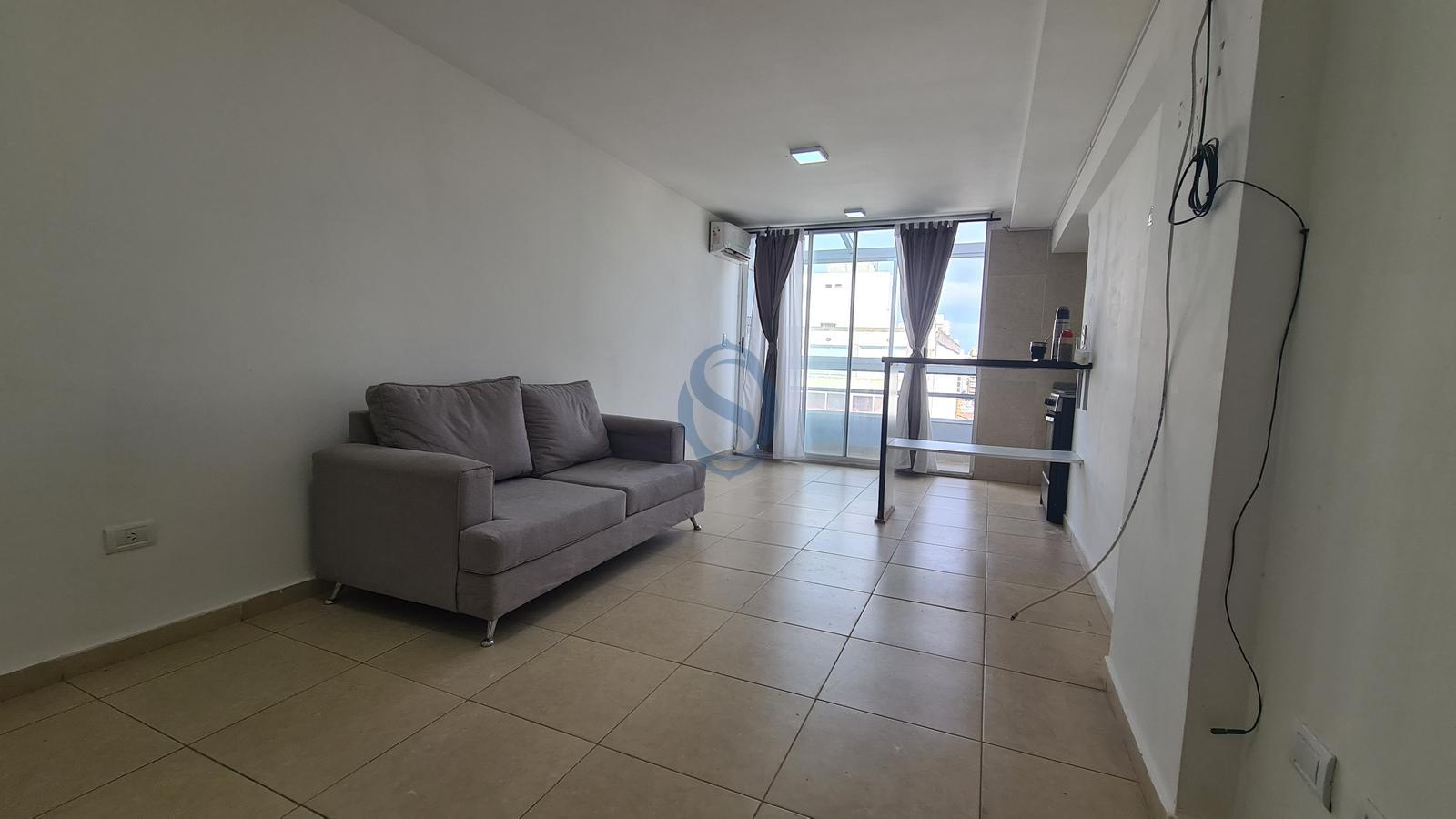 Alquiler 24 meses - Tres ambientes en duplex a la calle con terraza propia - 11 de Septiembre