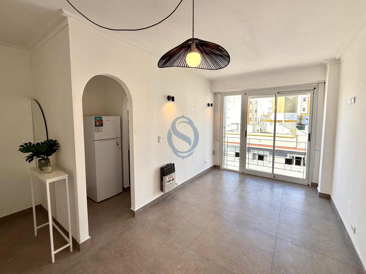 Venta - Departamento dos ambientes con balcon frances - Tucuman 2619
